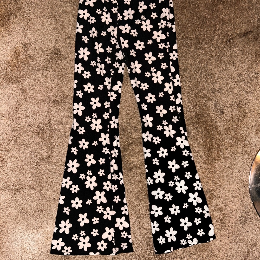 liz & co. Black Floral Flare Spandex Pants